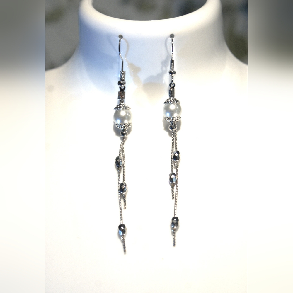 Chain tassel earrings with faux pearls and silver beads ED-8-012